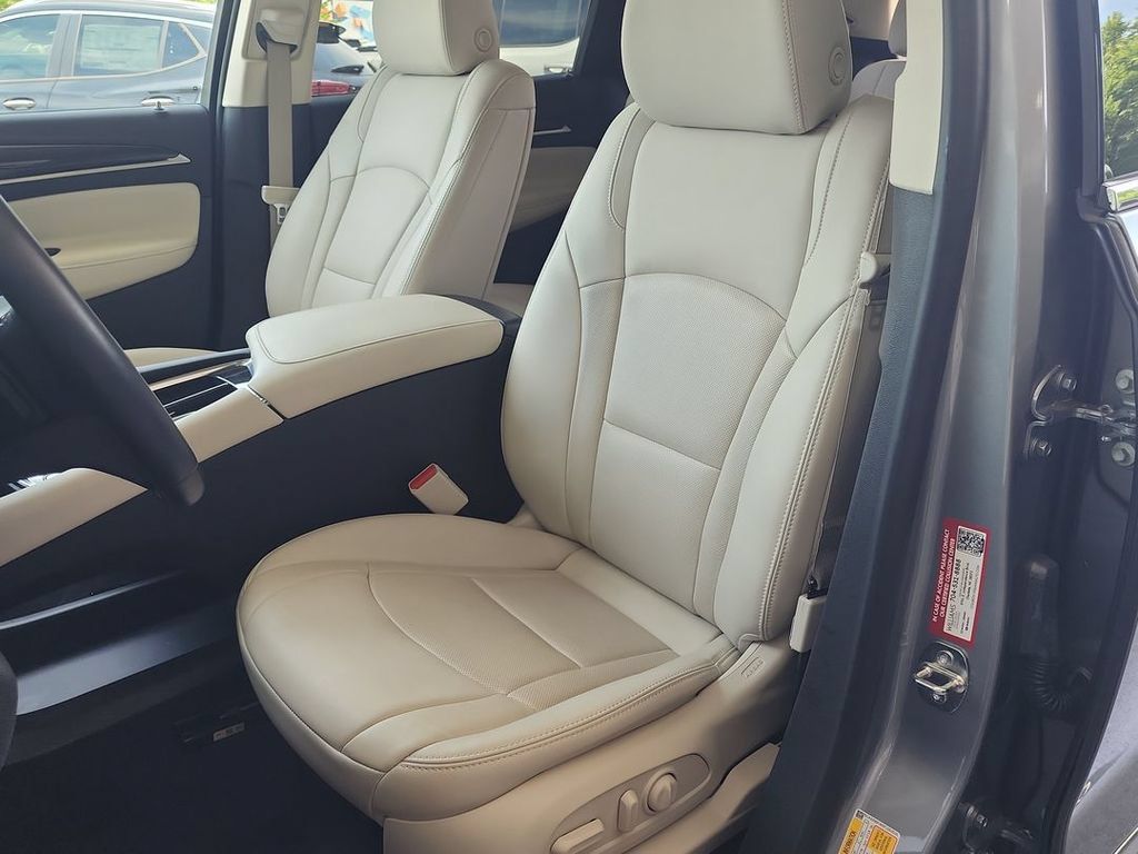 Certified 2023 Buick Enclave Essence w/ Experience Buick Package FWD image 19