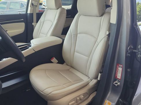 Certified 2023 Buick Enclave Essence w/ Experience Buick Package FWD image 19