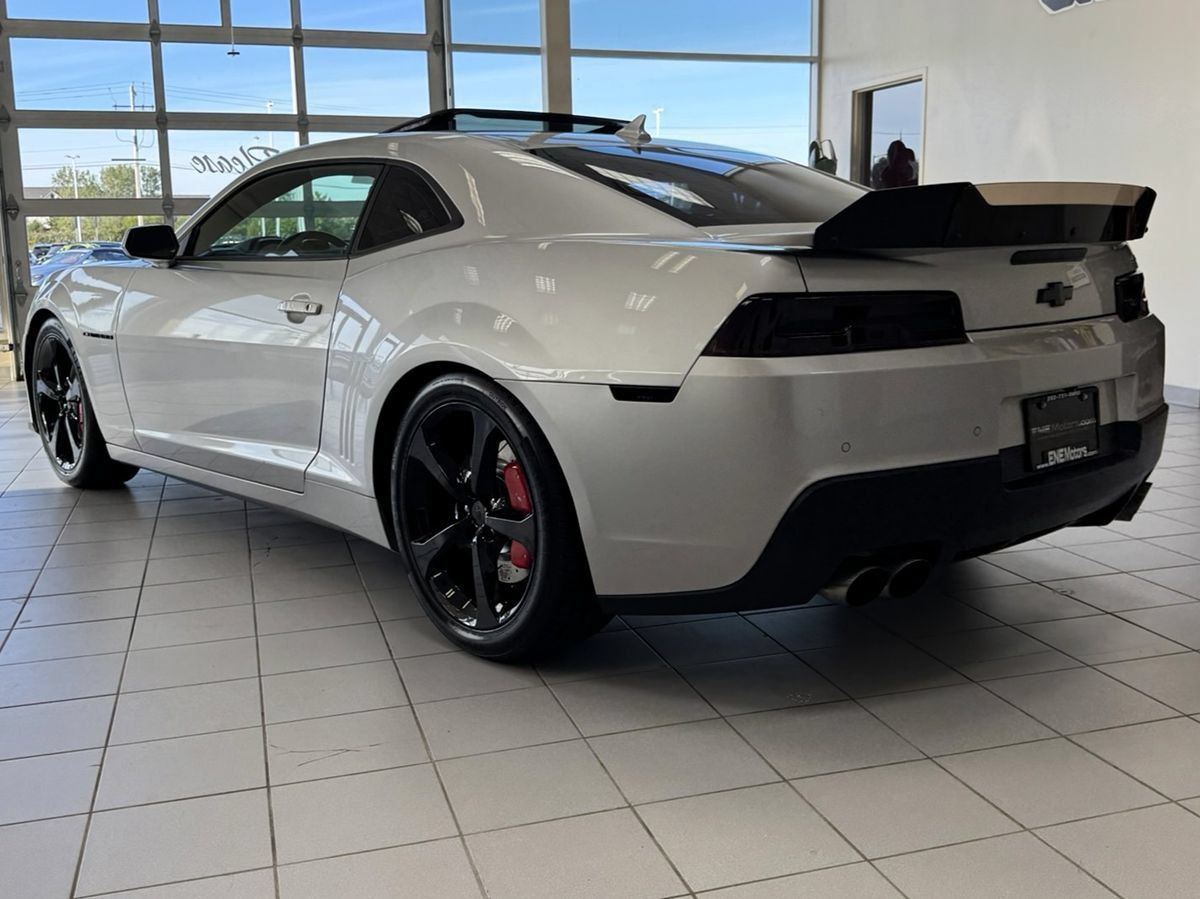 Used 2014 Chevrolet Camaro SS w/ RS Package RWD image 4