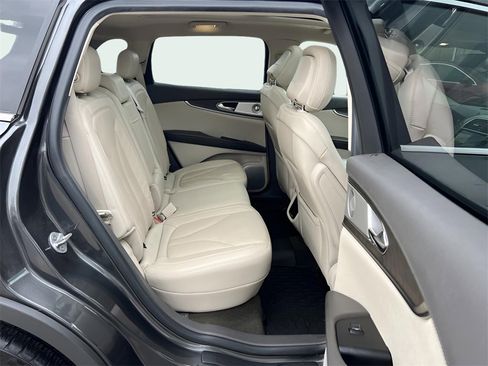 Used 2020 Lincoln Nautilus Reserve w/ Equipment Group 202A image 18