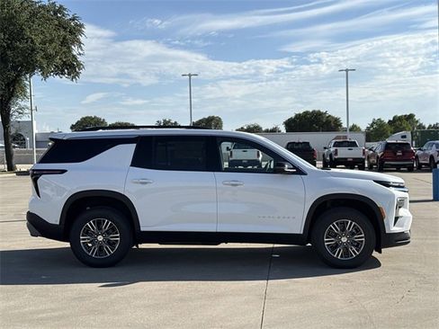 New 2026 Chevrolet Traverse LT w/ Enhanced Driving Package image 3