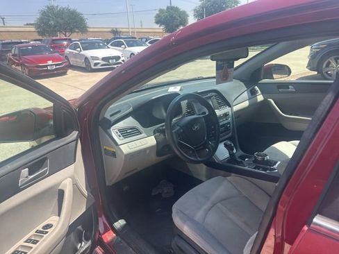 Used 2016 Hyundai Sonata SE FWD image 4