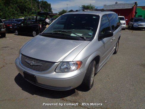 Used 2003 Chrysler Town & Country LX image 12