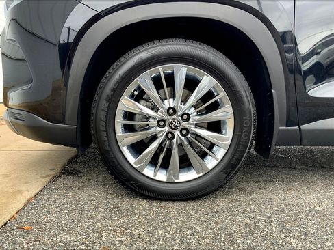 Used 2024 Toyota Grand Highlander Platinum image 11