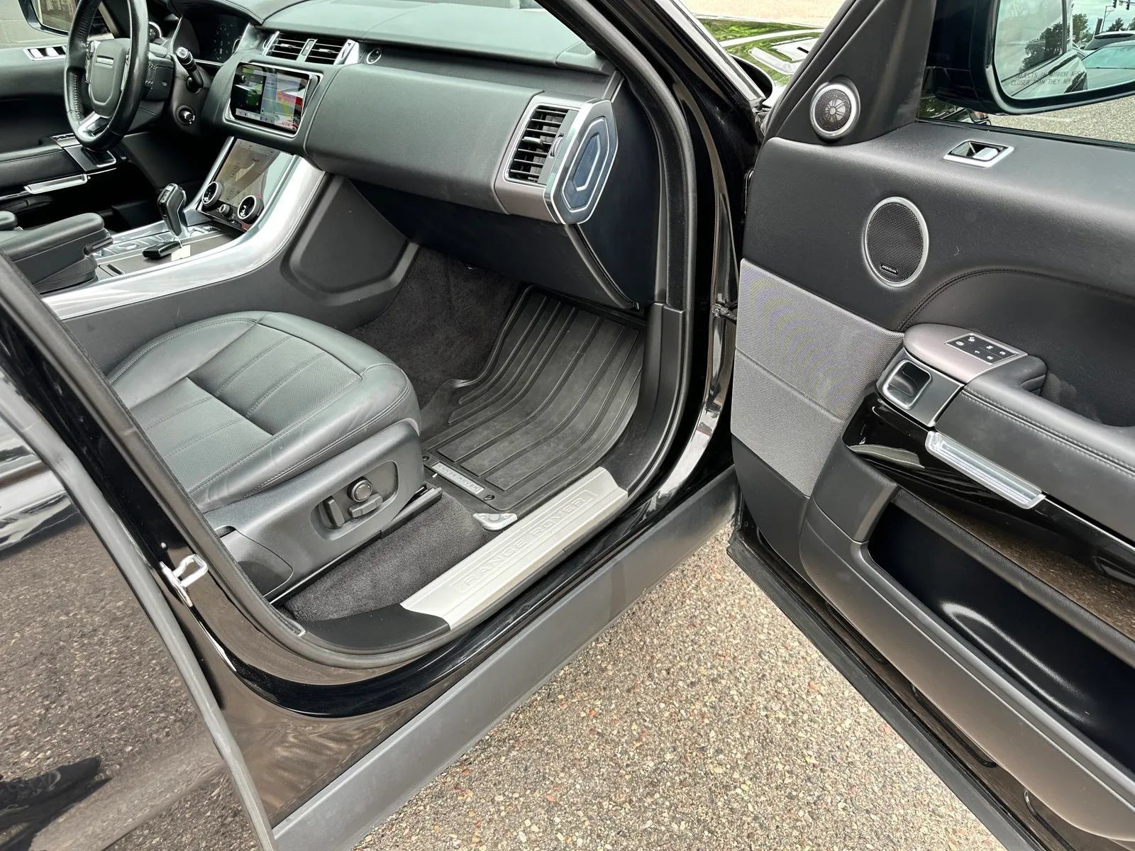 Used 2019 Land Rover Range Rover Sport HSE AWD/4WD image 21