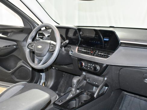 Used 2025 Chevrolet TrailBlazer LT w/ Driver Confidence Package image 30