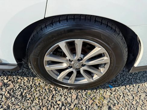 Used 2015 Nissan Pathfinder SL w/ SL Tech Package AWD/4WD image 9
