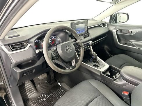 Used 2021 Toyota RAV4 LE AWD/4WD image 9