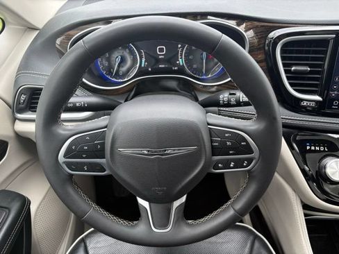 Used 2023 Chrysler Pacifica Limited FWD image 27