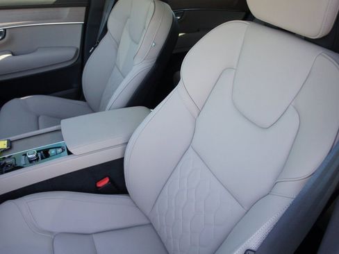 New 2026 Volvo XC90 B6 Plus w/ Protection Package Premier image 18