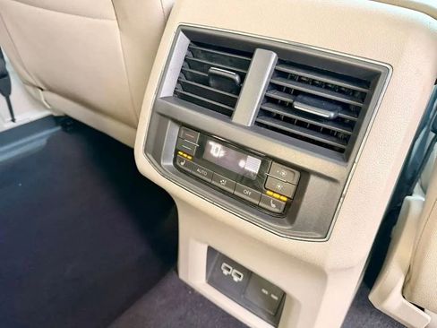 Used 2019 Volkswagen Atlas SEL Premium image 18