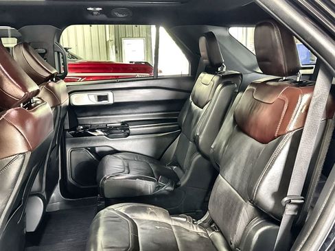 Used 2023 Ford Explorer Platinum w/ Technology Package AWD/4WD image 25