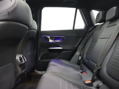 Used 2025 Mercedes-Benz GLC 300 4MATIC image 26