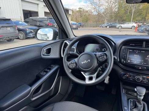 Used 2025 Kia Soul LX w/ LX Technology Package image 30