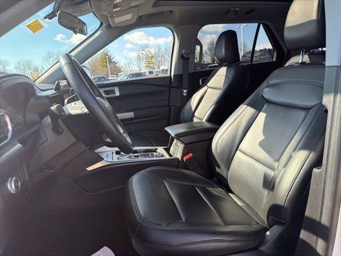 Certified 2022 Ford Explorer XLT w/ Equipment Group 202A image 27