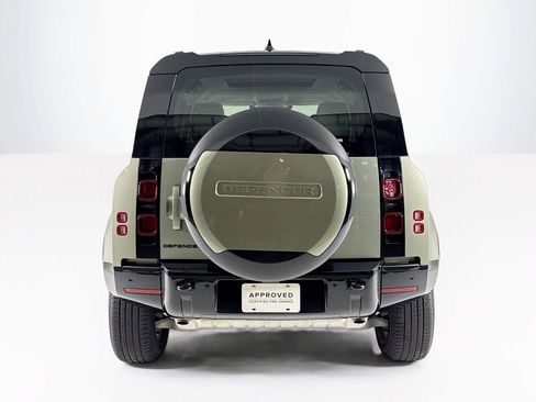 Used 2025 Land Rover Defender 110 X-Dynamic SE image 4