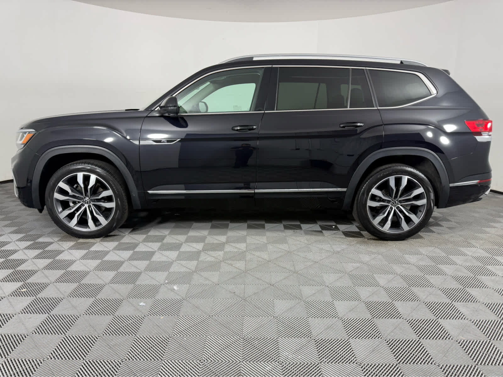 Used 2023 Volkswagen Atlas SEL Premium AWD/4WD image 6