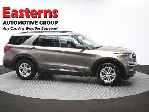 Used 2021 Ford Explorer XLT w/ Equipment Group 202A AWD/4WD image 46