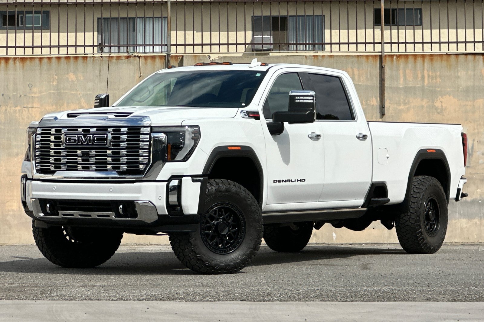 Used 2024 GMC Sierra 2500 Denali w/ Denali Reserve Package AWD/4WD image 8