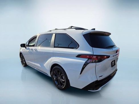 Used 2026 Toyota Sienna XSE FWD image 6