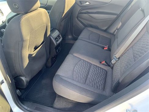 Used 2018 Chevrolet Equinox LT image 23