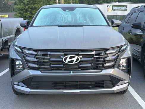 Used 2026 Hyundai Tucson SE FWD image 2