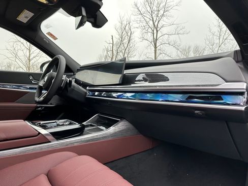 Used 2025 BMW 760i xDrive image 27