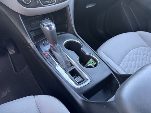 Used 2019 Chevrolet Equinox LS w/ LS Convenience Package image 18