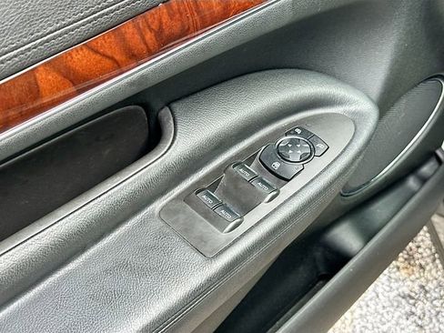 Used 2015 Lincoln MKT FWD image 17