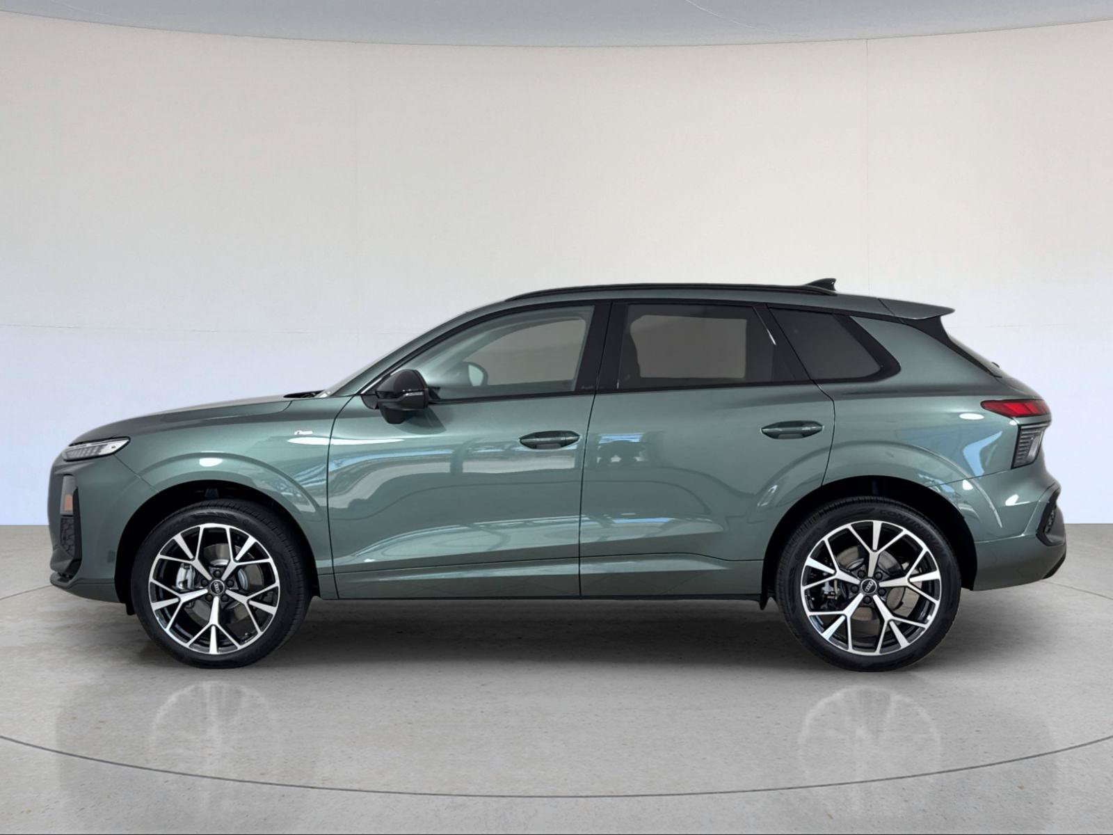 New 2026 Audi Q3 quattro 2.0T AWD/4WD image 3