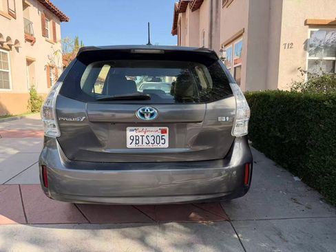 Used 2012 Toyota Prius V Five image 4