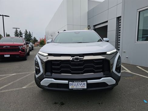 New 2026 Chevrolet Equinox ACTIV w/ Convenience Package III image 2