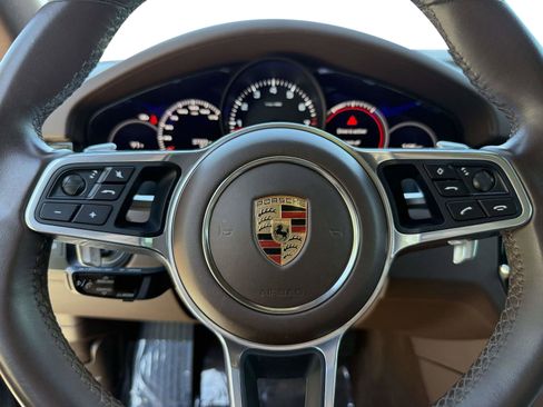 Used 2023 Porsche Cayenne Platinum Edition image 34