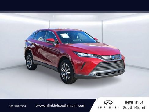 Used 2022 Toyota Venza LE image 3