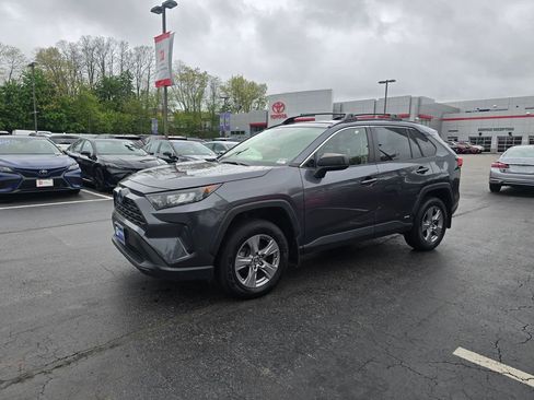 Used 2022 Toyota RAV4 LE AWD/4WD image 3