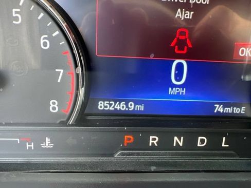 Used 2022 Ford Explorer XLT w/ Equipment Group 202A AWD/4WD image 12