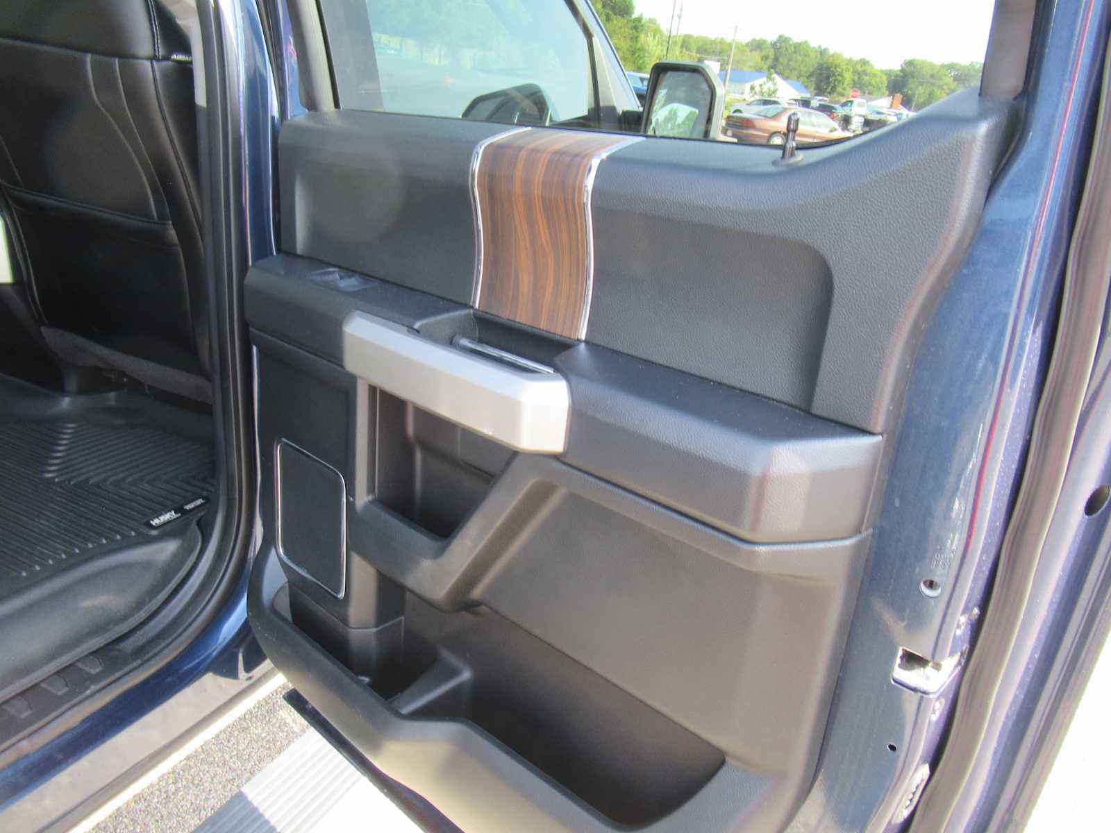 Used 2016 Ford F150 Lariat w/ Equipment Group 502A Luxury AWD/4WD image 23