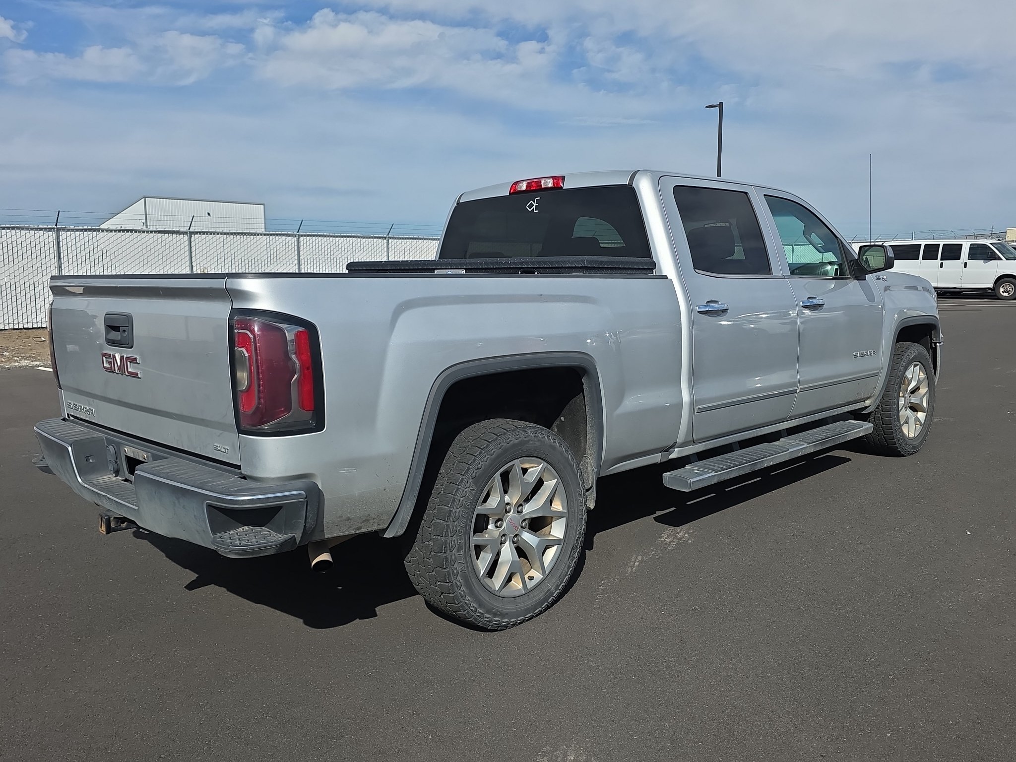 Used 2017 GMC Sierra 1500 SLT w/ SLT Premium Package AWD/4WD image 8