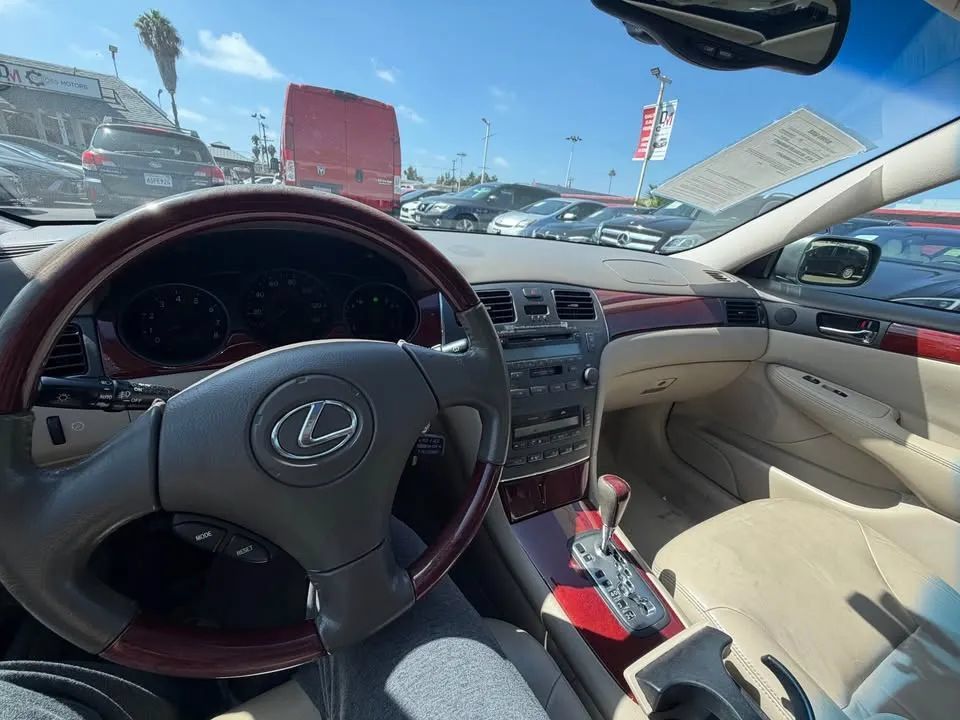Used 2002 Lexus ES 330 w/ Premium Pkg FWD image 6