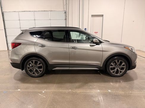 Used 2018 Hyundai Santa Fe Sport w/ 2.0T Ultimate Tech Package 05 FWD image 4