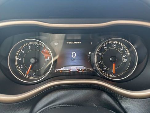Used 2016 Jeep Cherokee Limited image 25