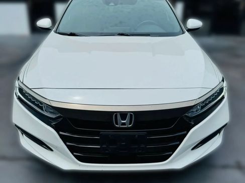 Used 2018 Honda Accord Sport image 9