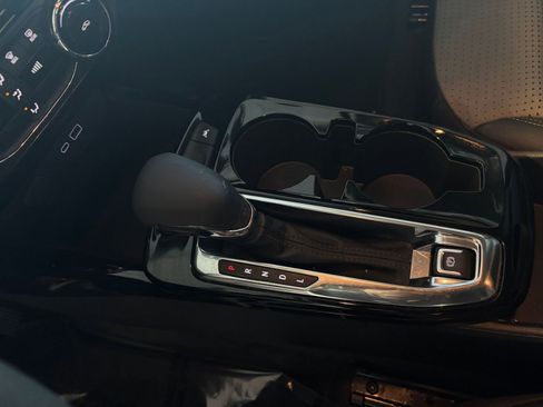 Used 2025 Chevrolet Trax LT image 40