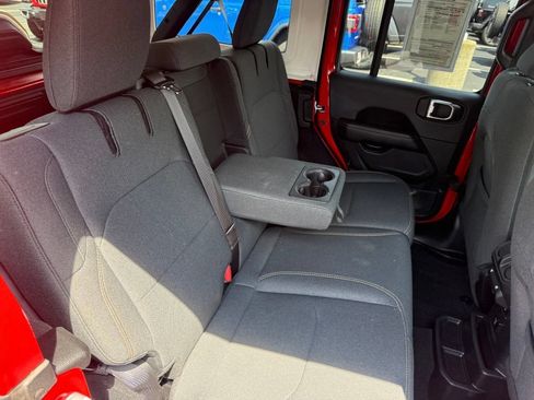 Used 2025 Jeep Wrangler Unlimited Sahara w/ Safety Group AWD/4WD image 53
