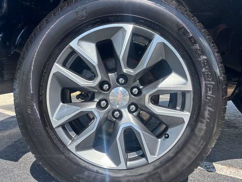 Used 2023 Chevrolet Silverado 1500 LT AWD/4WD image 9