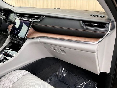 Used 2021 Jeep Grand Cherokee L Summit w/ Luxury Tech Group V image 16