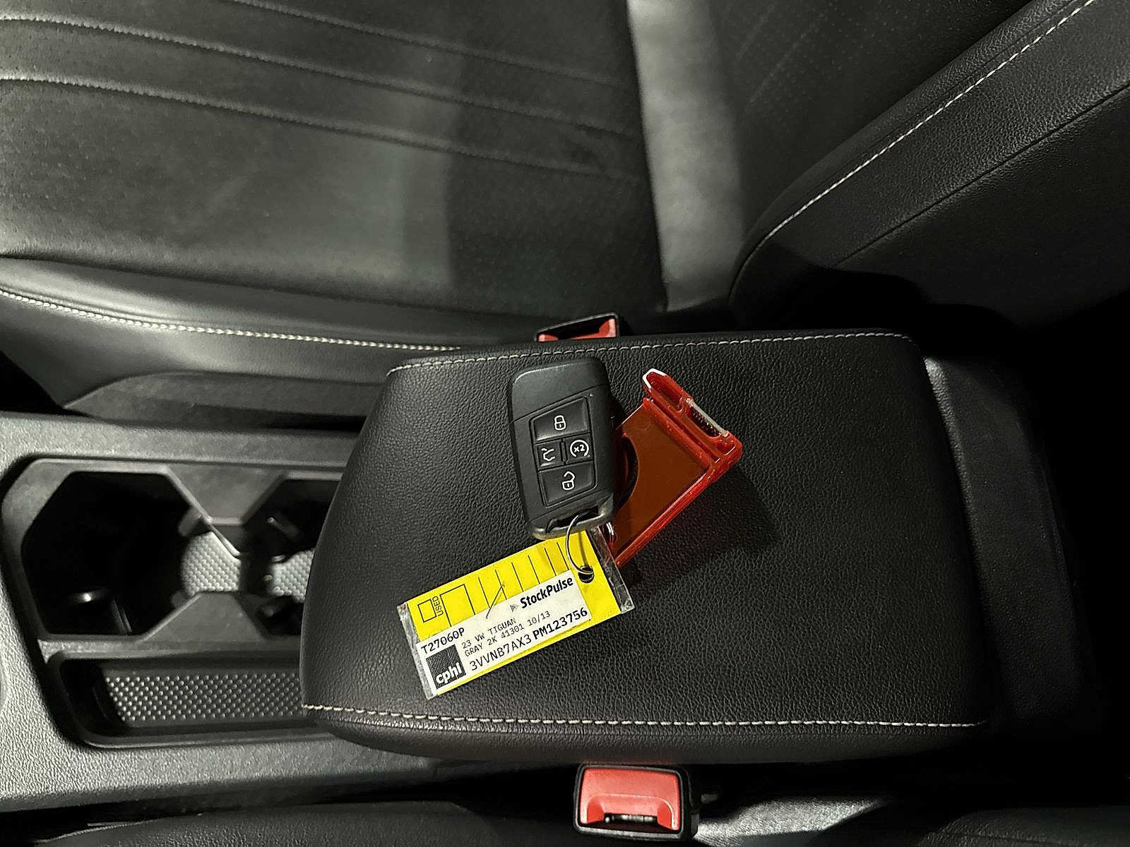 Used 2023 Volkswagen Tiguan SE w/ Panoramic Sunroof Package FWD image 32