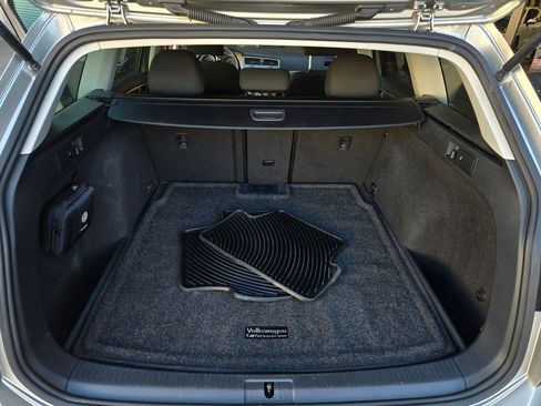 Used 2017 Volkswagen Golf S image 25