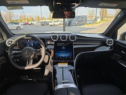Used 2025 Mercedes-Benz GLC 350e 4MATIC image 20