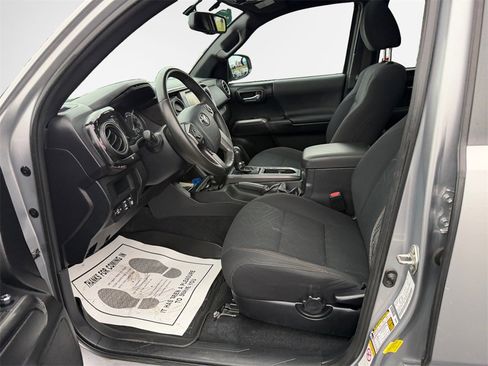 Used 2017 Toyota Tacoma TRD Off-Road image 12